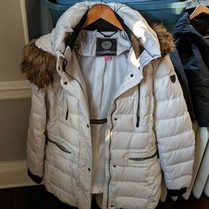 Vince camuto white winter jacket with faux fur hoo